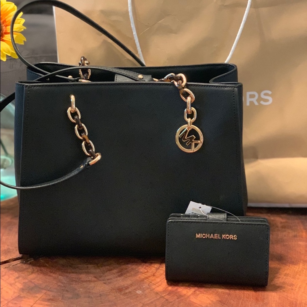 NWT Michael Kors Handbag and matching wallet